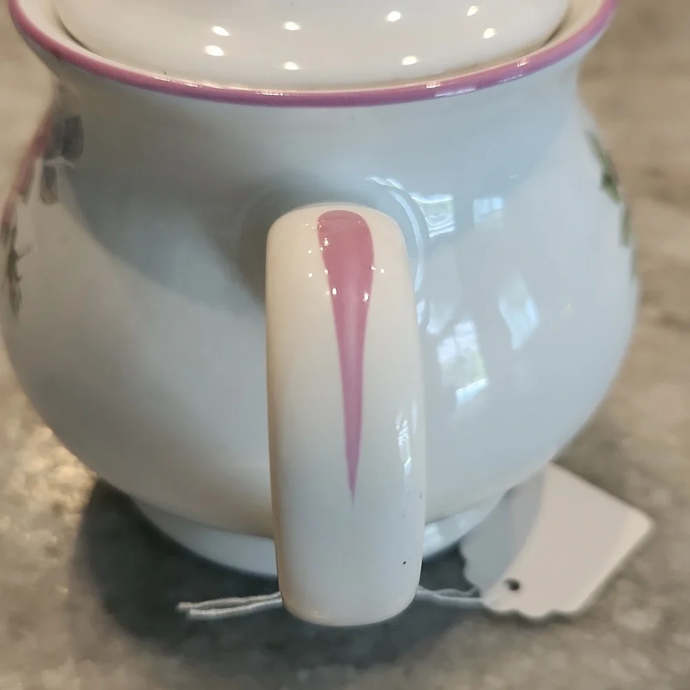 Vintage Sadler Small Three Cup Floral Rose Pattern Teapot with Pink - Picture 3 of 9